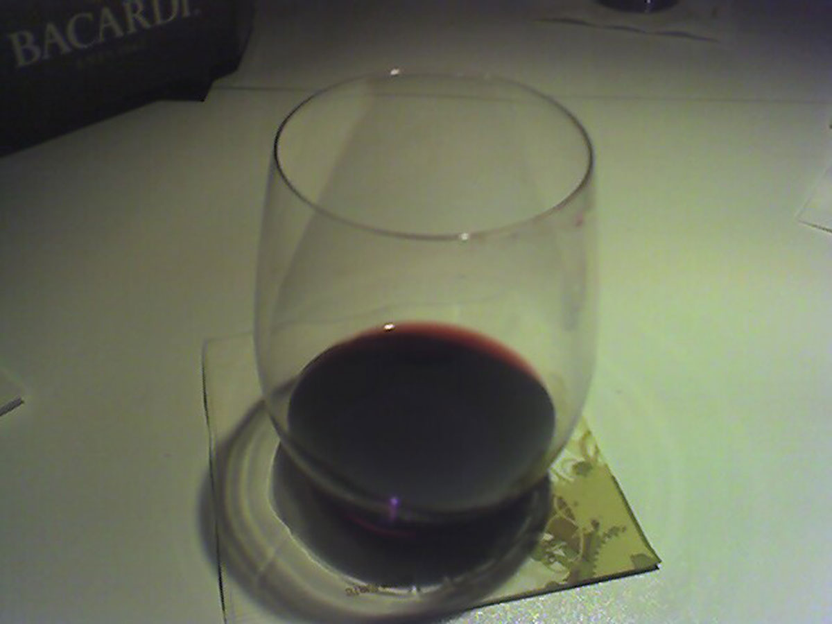 gandrīz tukša glāze