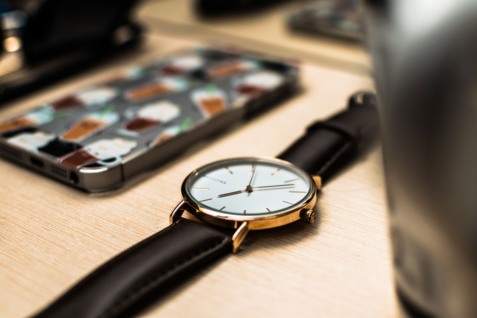 telefons un pulkstenis